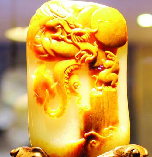 中国轻工珠宝首饰中心联合主办的"2016中国首饰玉器百花奖"评选活动